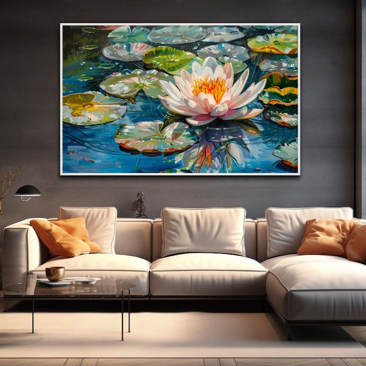Tableau d’un grand nénuphar blanc au cœur orangé posé sur une eau bleue parsemée de feuilles vertes