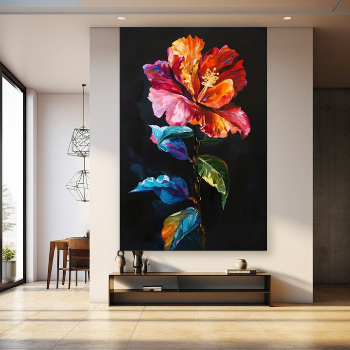 Peinture d'une fleur d'hibiscus aux pétales orange, rouges et roses sur fond noir, feuillage turquoise