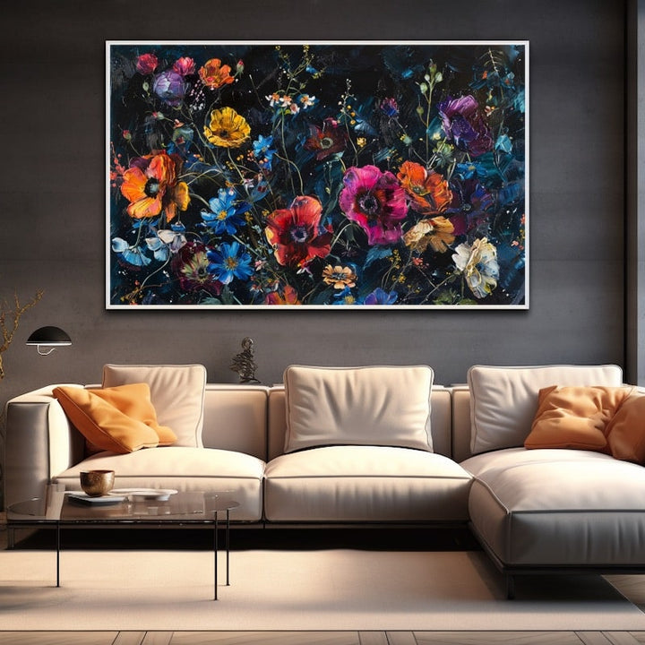 Tableau de fleurs sauvages roses, orange et bleues sur fond noir profond, tiges fines et feuillage