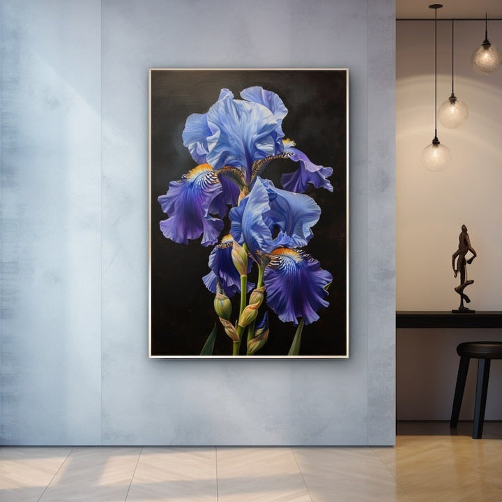 Peinture d’iris bleu violet aux barbes orangées sur fond noir, bourgeons verts et feuilles en lance