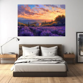 Tableau d'un champ de lavande violet au coucher du soleil, mas provençal en pierre claire et ciel orangé