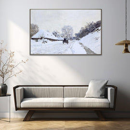 Tableau de Monet, route enneigée à Honfleur avec charrette noire, ferme au toit blanc et arbres nus