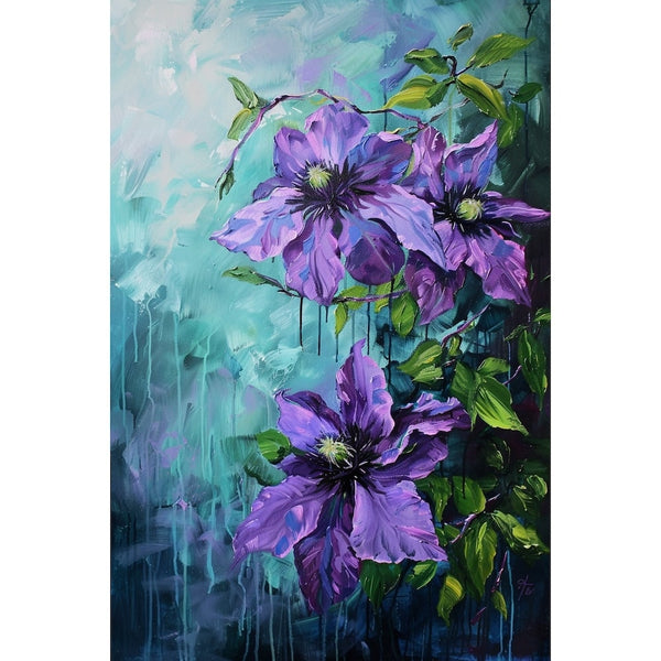 Peinture acrylique de clématites mauves épanouies, feuilles vertes et coulures bleu turquoise en fond